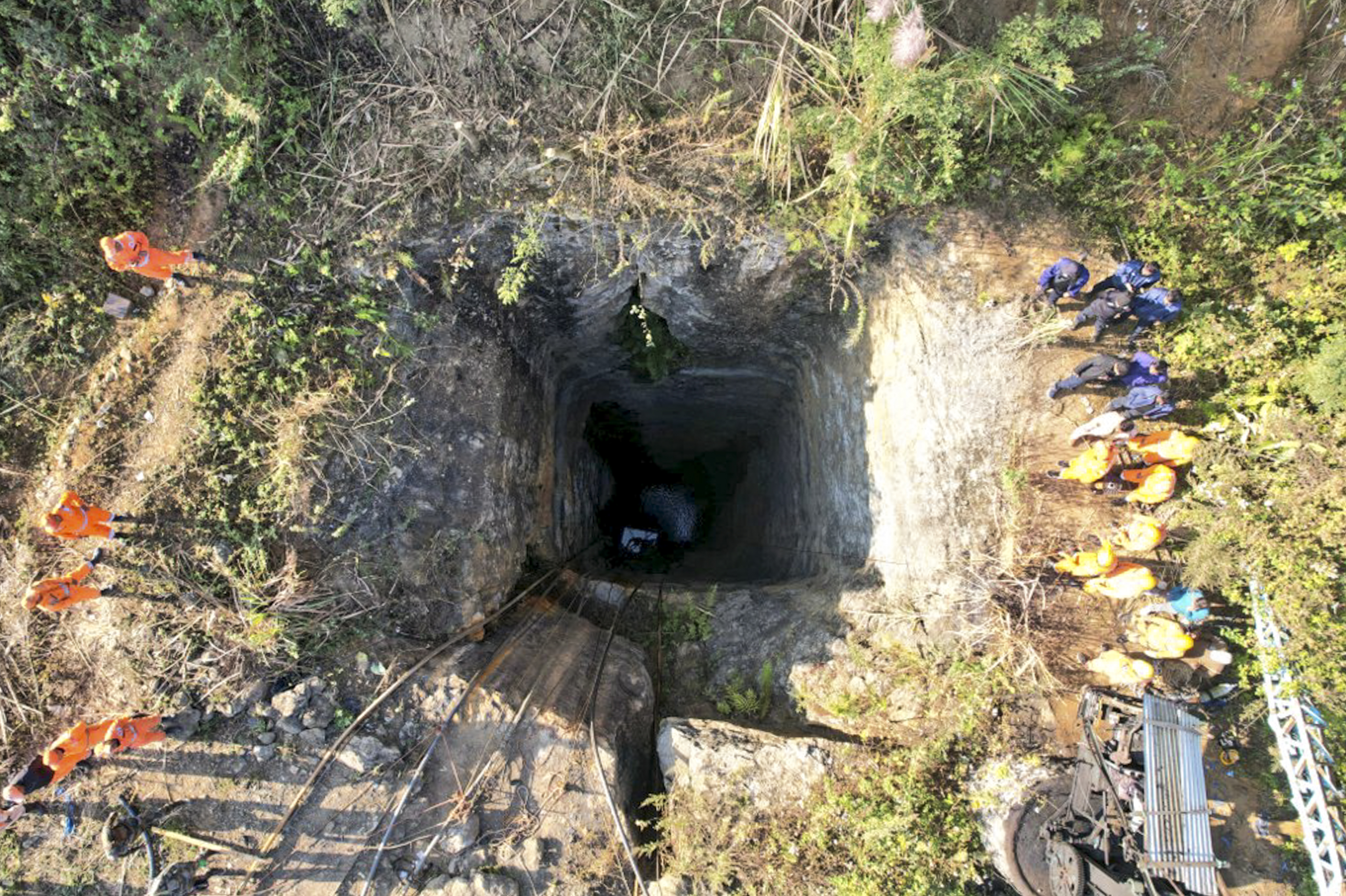 https://salarnews.in/public/uploads/images/newsimages/maannewsimage07012025_153622_coal mine assam.jpg